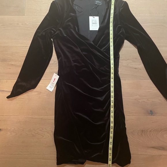 NWT velvet wrap dress w/ shoulder padding - Picture 5 of 6